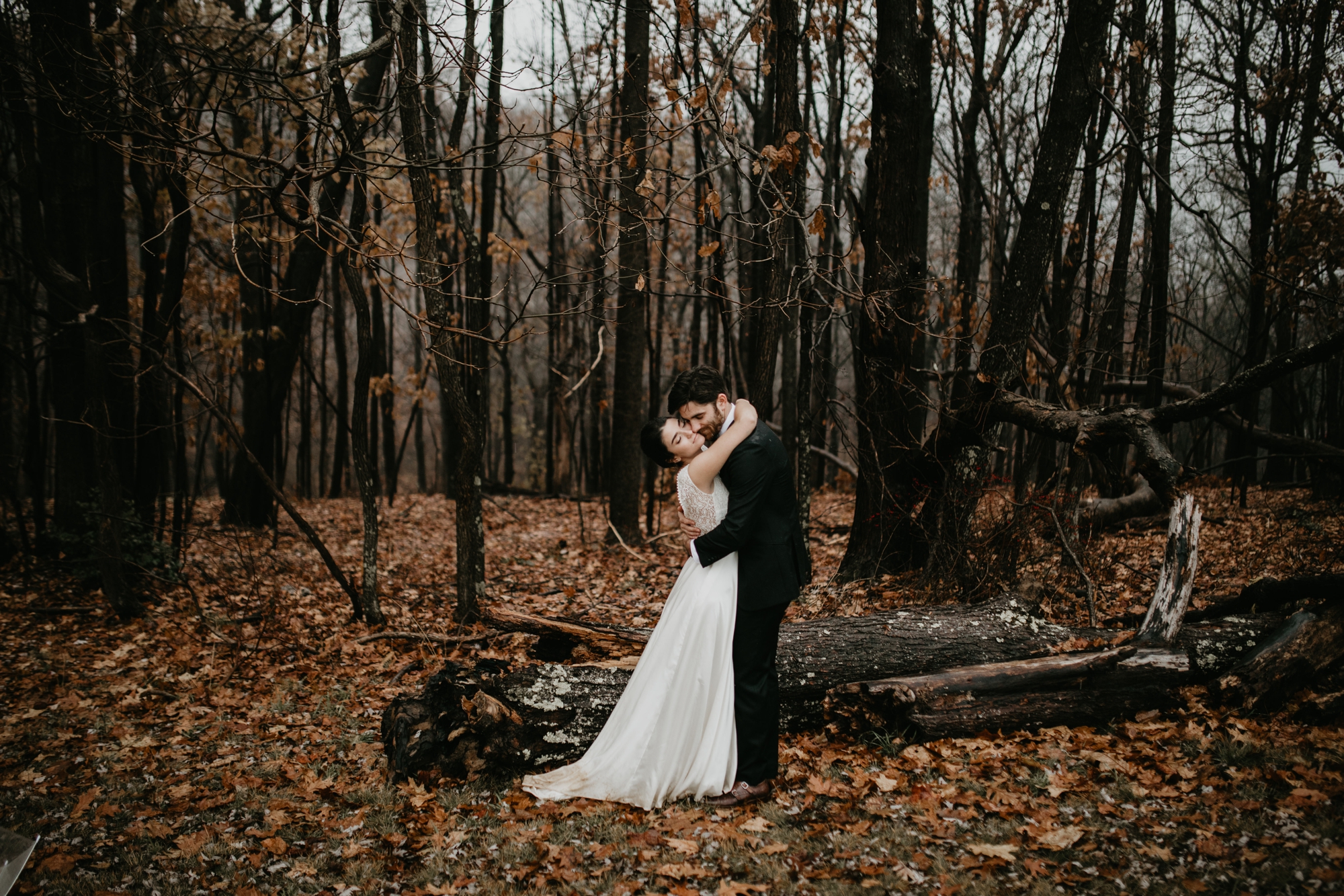 Pittsburgh Wedding photography, Pittsburgh wedding photographer, pittsburgh Wedding, Pittsburgh fall wedding, Pittsburgh rainy wedding, DIY floral wedding in Pittsburgh, Pittsburgh Wedding at North Park Lodge, Cold and rainy wedding, Pittsburgh rain photos, Rachel Rowland Photography, Fun pittsburgh wedding photos, luxury wedding photographer